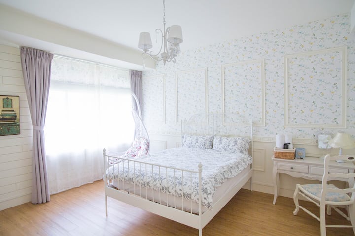 Ანტიგუას ოთახი (2F)