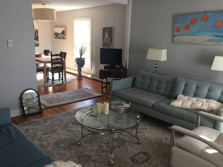 View of 1st floor living space
& dining area