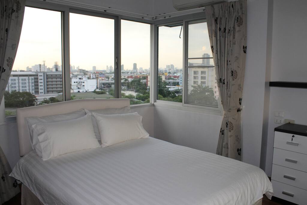 Queen bedroom
