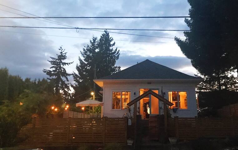 The Ballard Jungalow gallery image 4