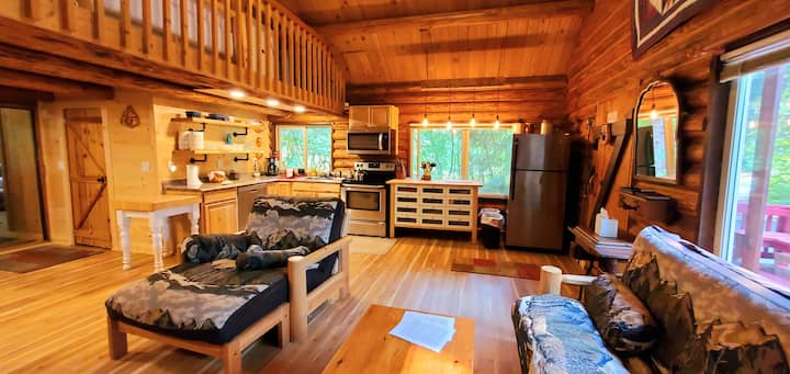 Log Cabin With Luxury Amenities, Hot Tub, Decks - Ashford, WA