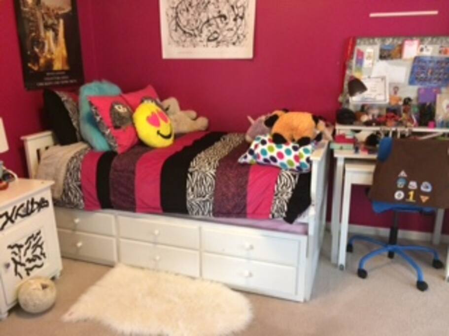 Trundle bed that rolls out in upstairs bedroom