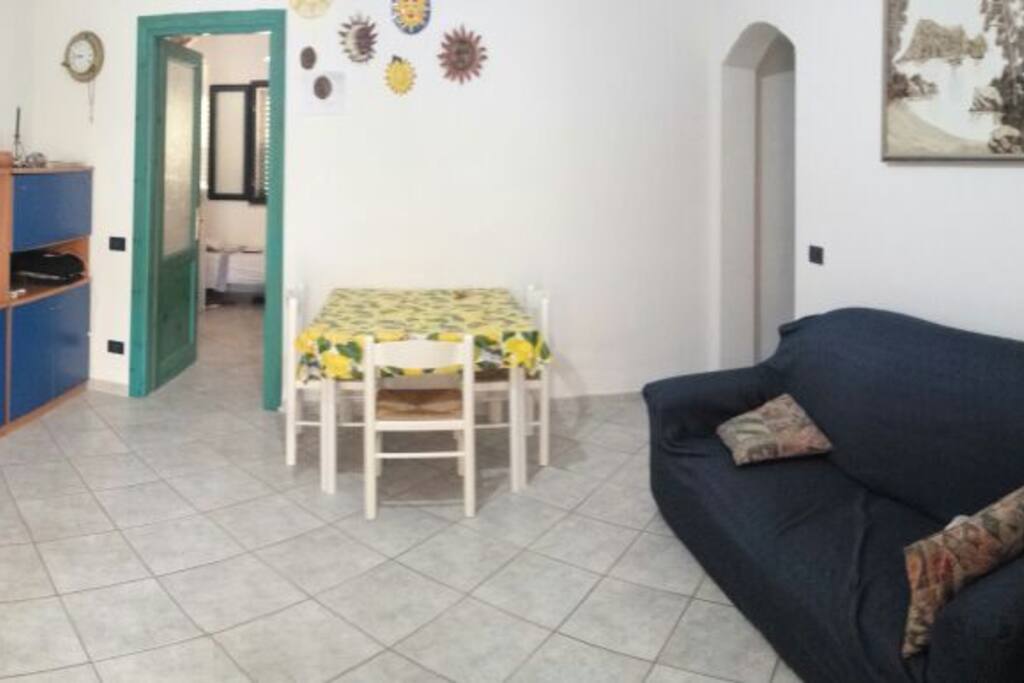 Ingresso soggiorno con divano letto
