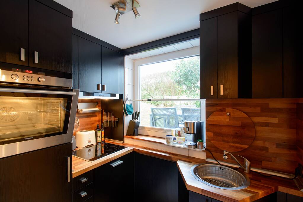 Gourmet kitchen