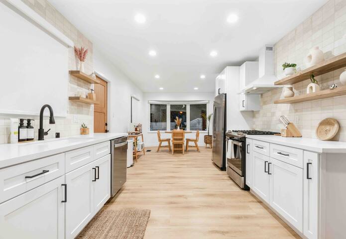 Hollyvista Oasis gallery image 4