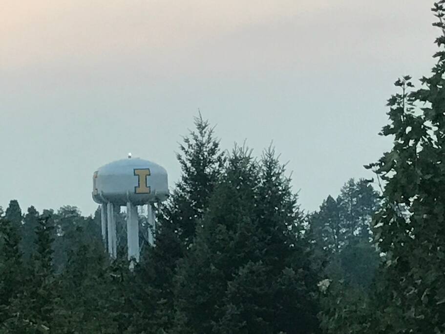 Just a few minutes walk to the University of Idaho campus.
