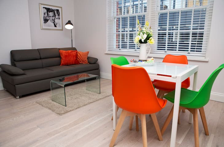 Soho Chambers Apt C, 2nd Floor by Indigo Flats