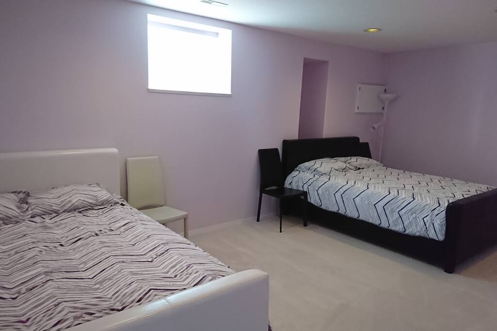Large bedroom with 2 queen beds