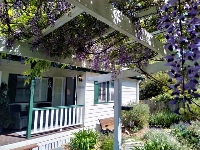 Linda's Place - Private Apartment & Breakfast
