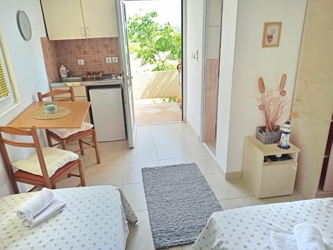 Top Airbnb: Quite and clean place to rest /Studio I in Ilino