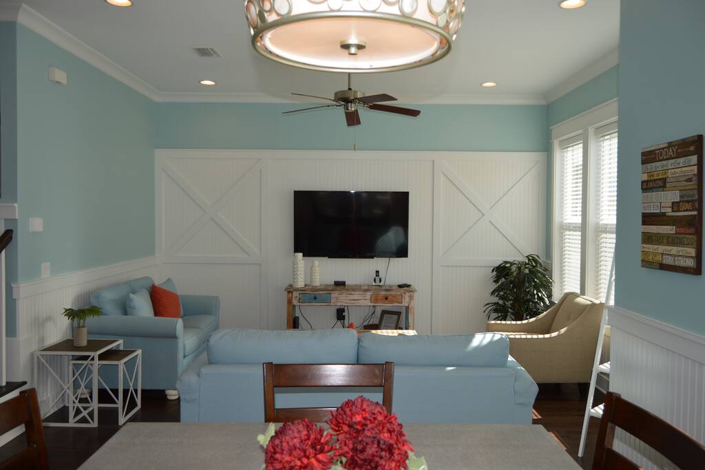 DEN 65" TV,WIFI, HOUSE PHONE