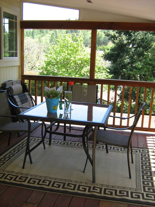 outdoor informal
dining