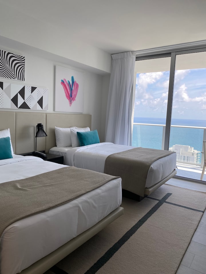 2号房配备两张标准双人床 