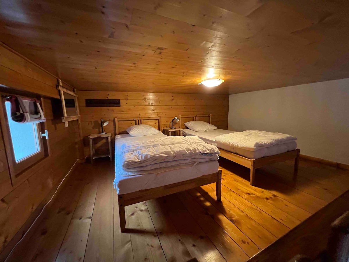 Ტყუპი ანტრესოლი 