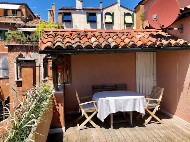 Spacious and bright apt. in the center of Venice gallery image 2