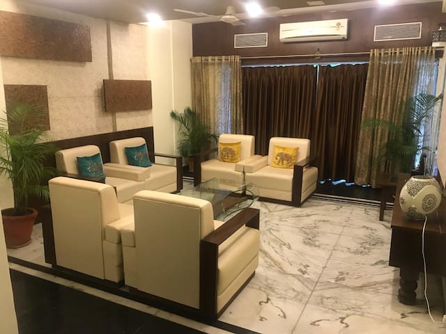 ROYAL PALMS, 6BHK, 3STAR, BUDGET STAY