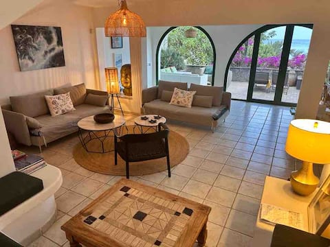 Top Airbnb: House by the beach, really! in Teguise