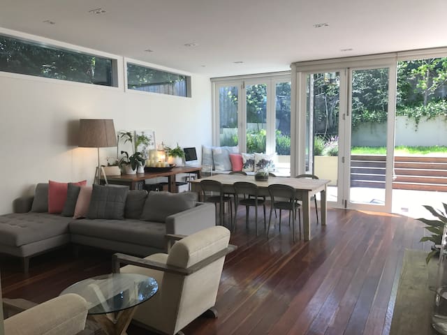 Spacious luxury living in Battery Point