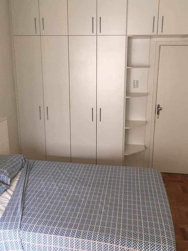 Detaljer sovrum 1 säng och sovrum garderober