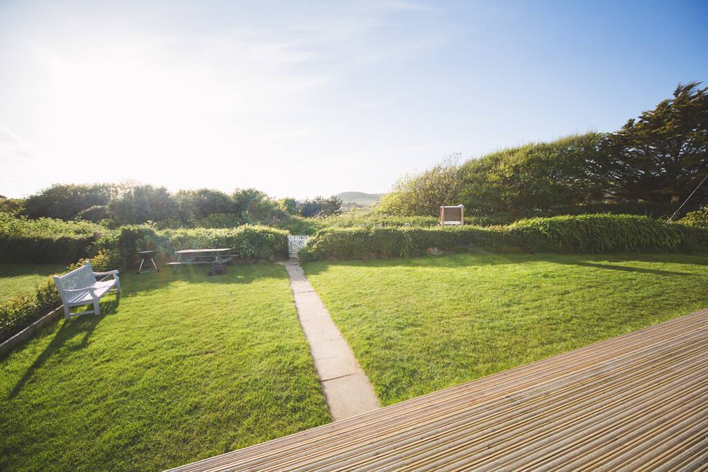 The garden leads straight to the beach!