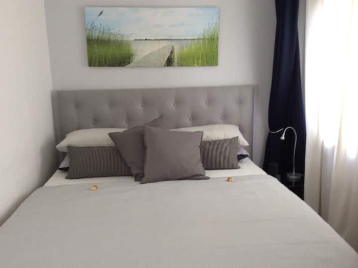 ห้องนอนพร้อมเตียงคู่/ห้องนอนพร้อมเตียงคู่