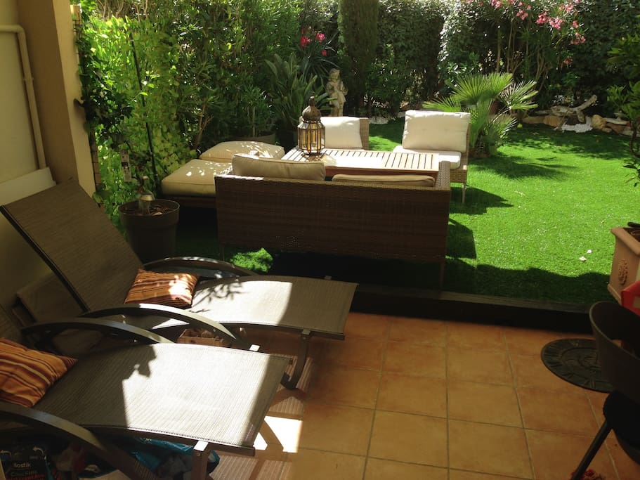 Aperçu de la terrasse et jardin privatif