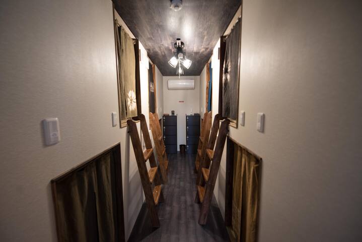 A small group including 1 to 8 people can be reserved for private reservations! Can stay with confidence! Capsule bed