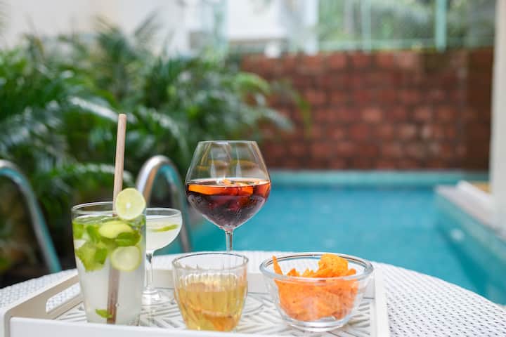 The patio of the private pool from the other side.