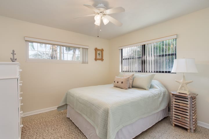 غرفة نوم 2 بسرير ملكي