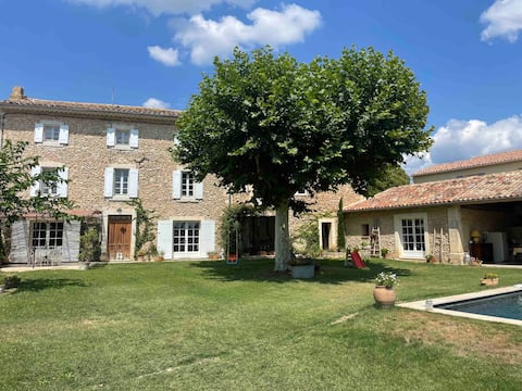 Charming Roussillon pool house near Gordes