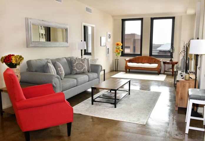 Luxury Suite in the Heart of Downtown gallery image 3