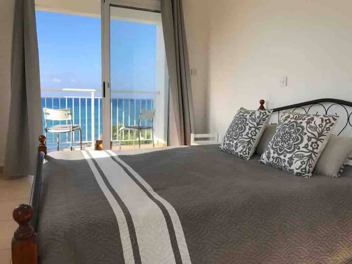 Double bed with Mediterranean view.