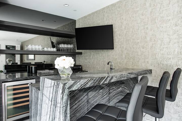 Endless Views in Beverly Hills gallery image 3