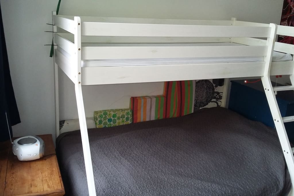 Bett für 3 Erwachsene oder mehr Kinder