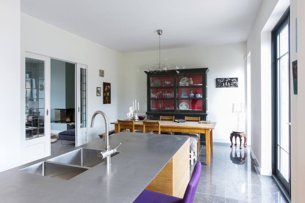Kitchen annex dining room