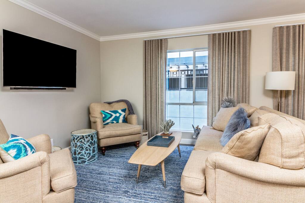 Living room with flat screen TV