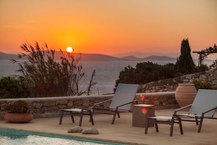 Spectacular newly-built Villa, stunning sunsets gallery image 2