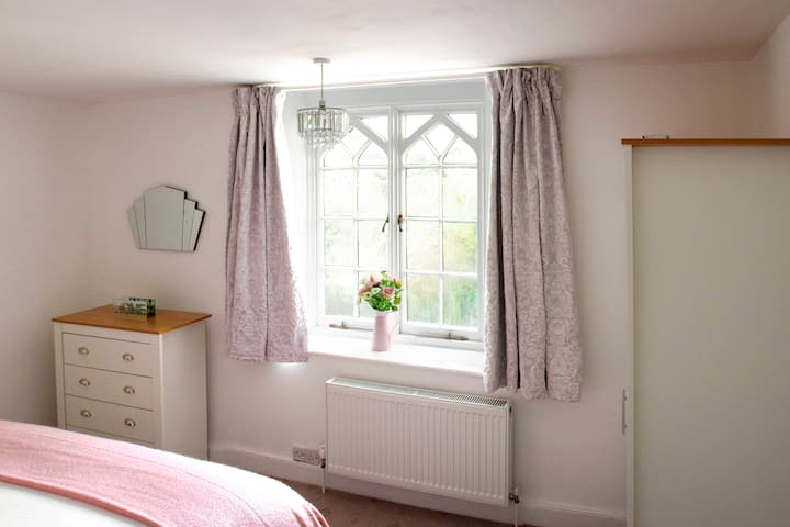 Upstairs king size bedroom 