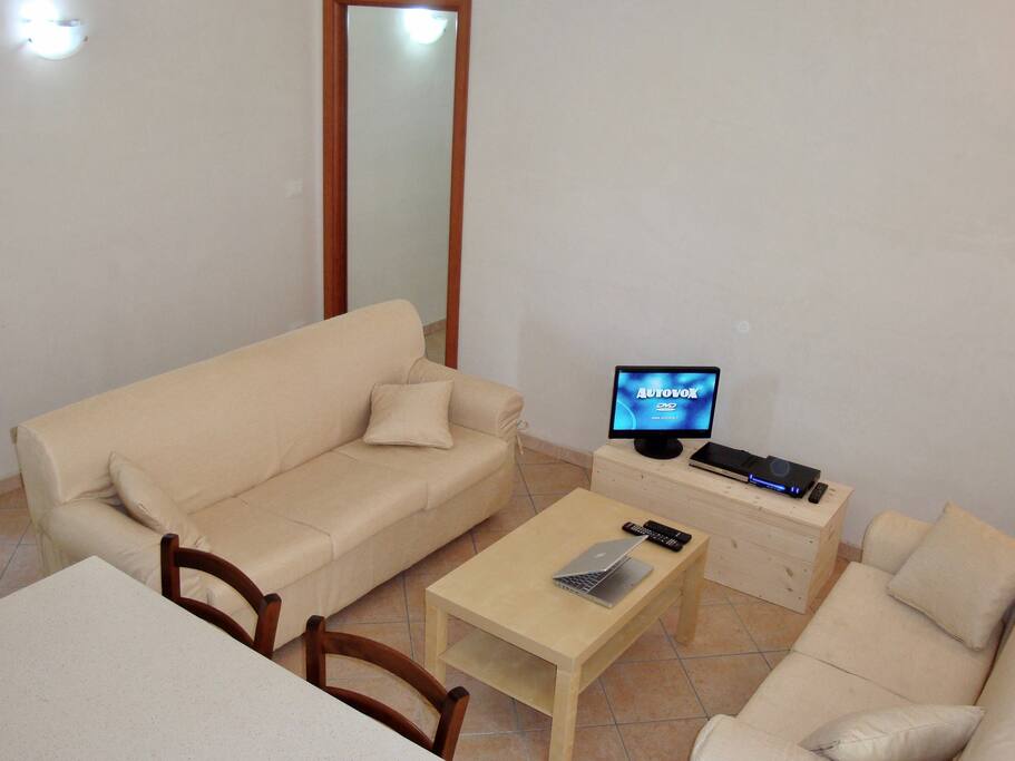 Soggiorno e Cucina aperta, TV, Wi-Fi ADSL, Nespresso Livingroom and open concept Kitchen, TV, Wi-Fi ADSL Network, Nespresso