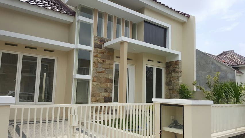 Holiday Homes Condo Rentals Airbnb