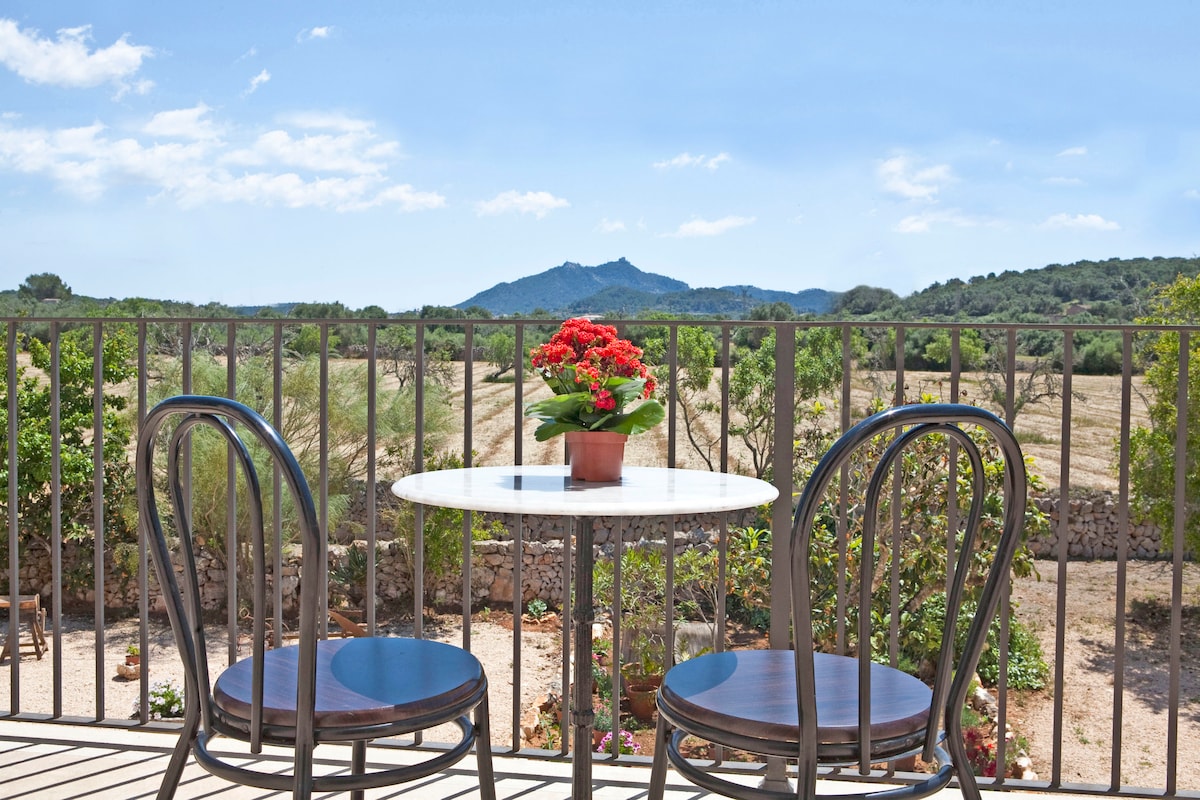 Private Room in Farmhouse with a Pool 5