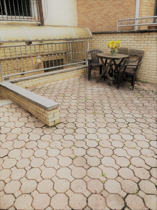 Front Yard/Entrance to the studio