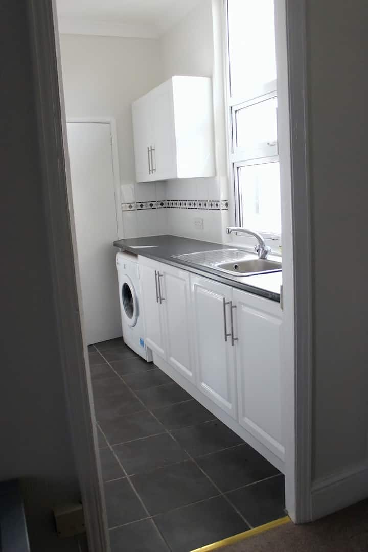 10 Best Airbnb Vacation Rentals In Wolverhampton, UK Updated 2024