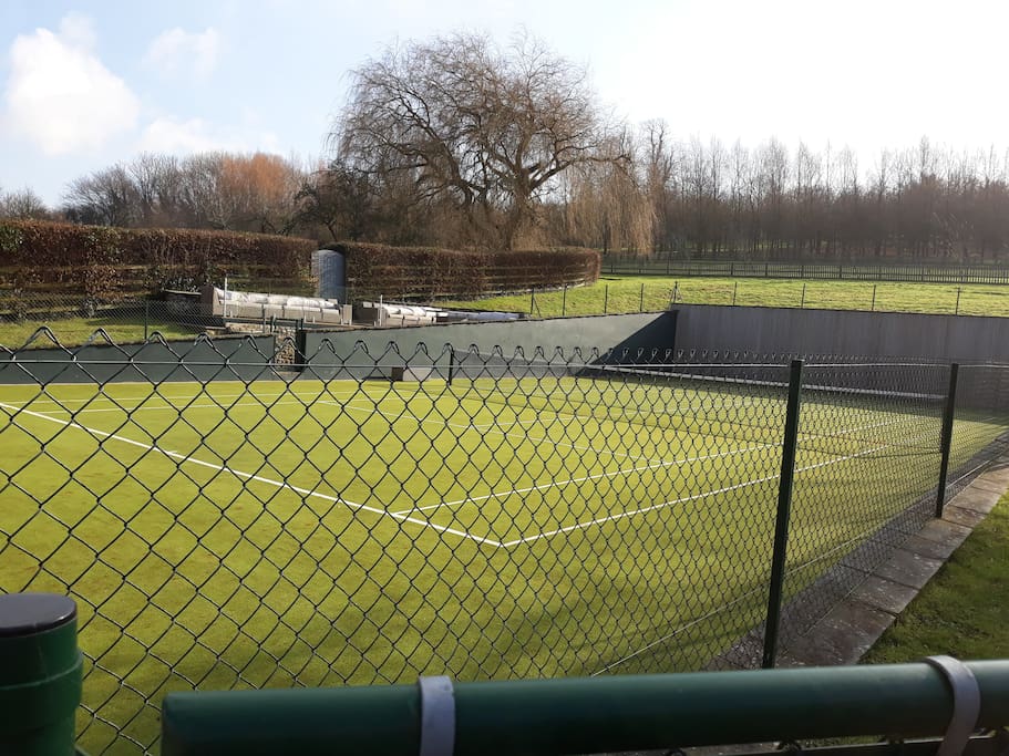 Beautifully maintained all weather tennis court