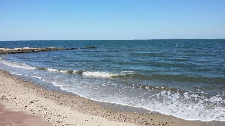 Old Lyme, Hawk Nest Sandy beach