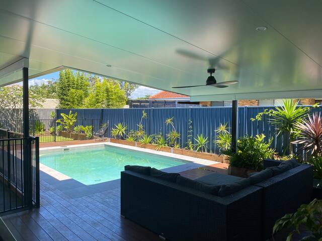 Entire house for families Mooloolaba Oasis gallery image 2