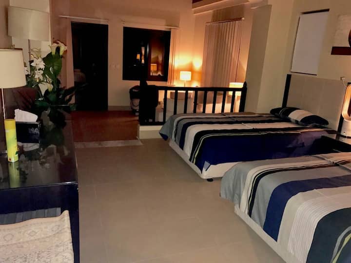 Спалня на последния етаж 2. двойни легла 