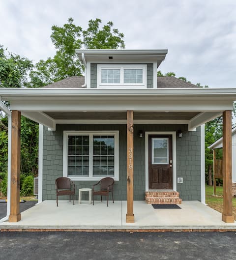 Popular Airbnb listing: Riverfront Cabin/In Downtown Pigeon Forge/Hot Tub in Pigeon Forge