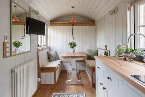 Love Hut ❤️ HOT TUB ❤️ City Central ❤️ Free Parking ❤️