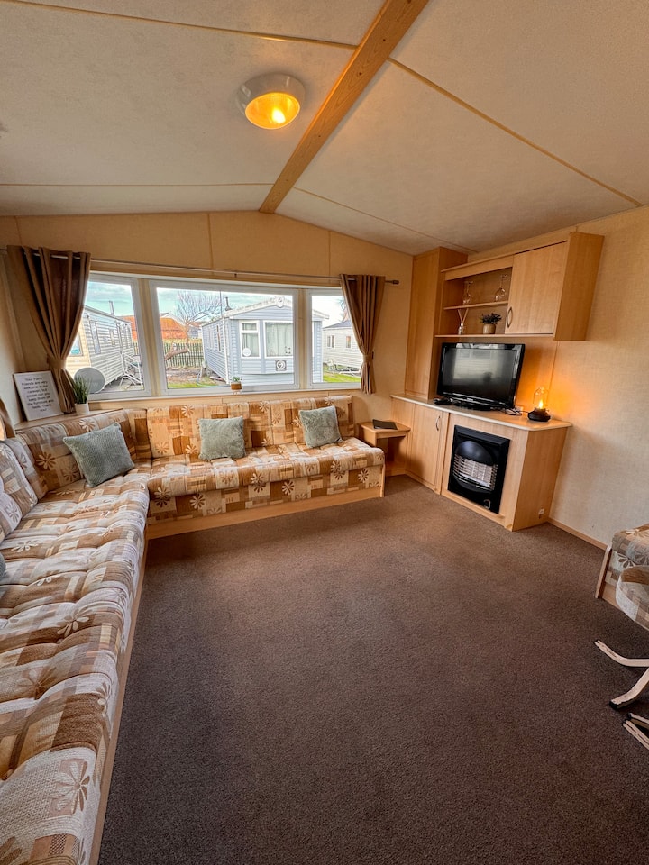 Zopo’s Place At Lyons Winkups, Towyn - Towyn